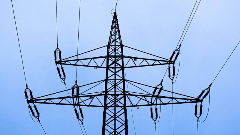 Ultranet-Ausbau: Amprion baut Schutzgerüst über die B477