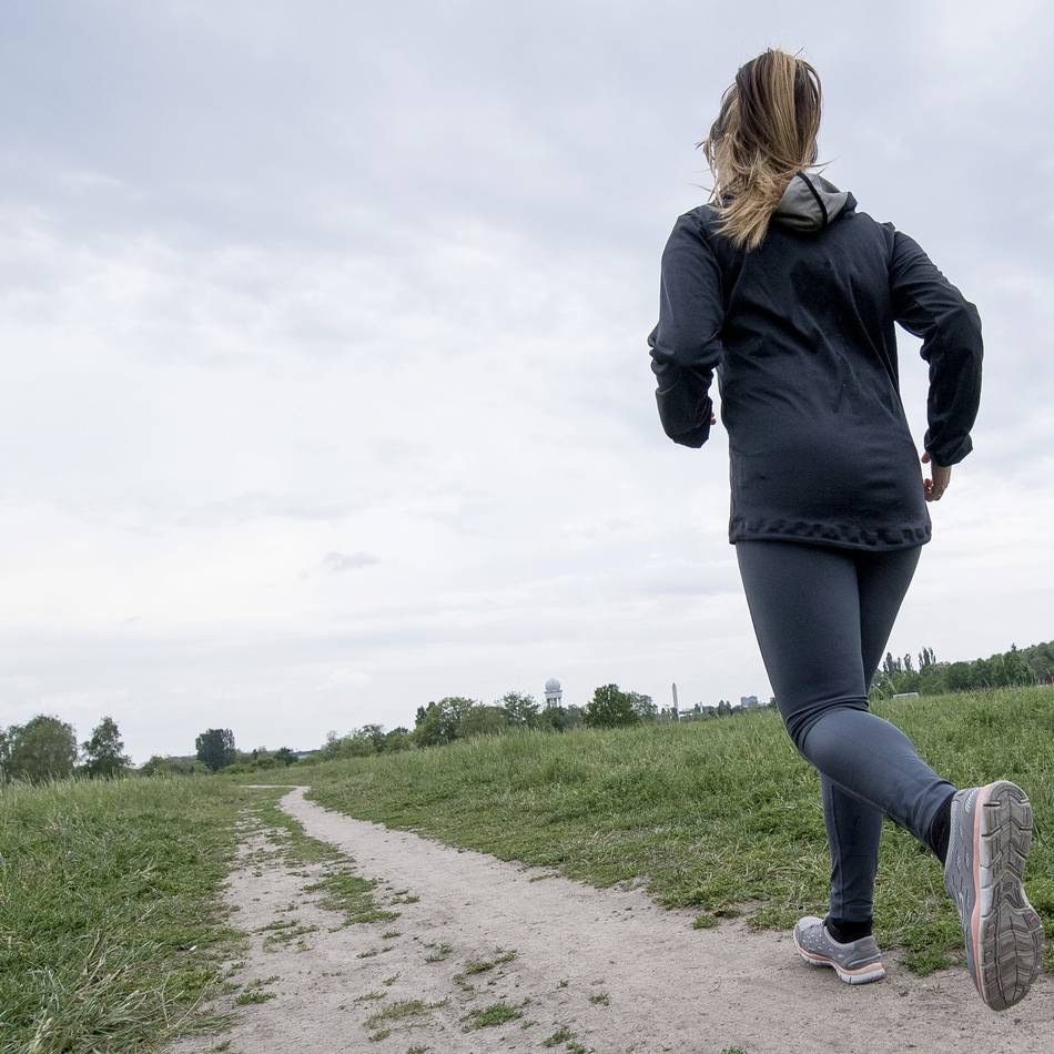 Vorfall in Mönchengladbach: Exhibitionist belästigt 27-jährige Joggerin