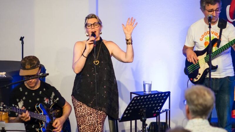 Musik in der Leonhardskapelle: „Jazz meets Rock & Pop“ sorgt für Gänsehaut und volle Reihen