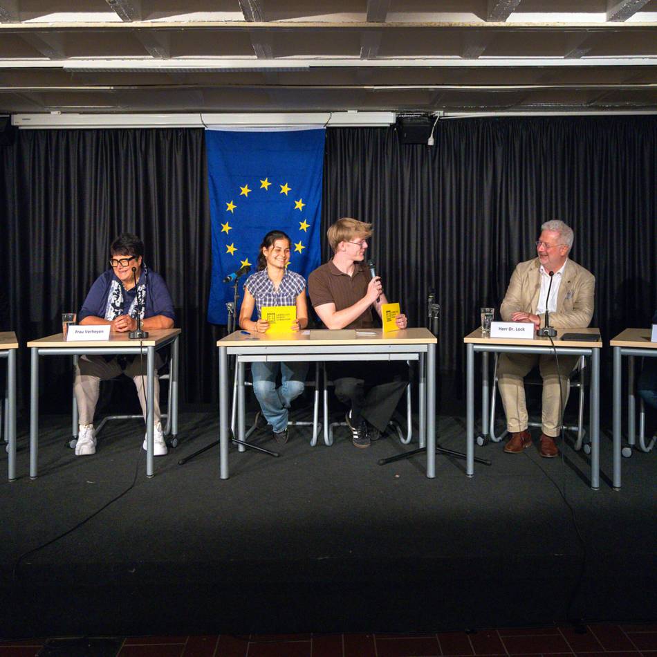 Politiker zu Gast am Erkelenzer Cornelius-Burgh-Gymnasium: Schüler debattieren über Rechtsruck in Europa