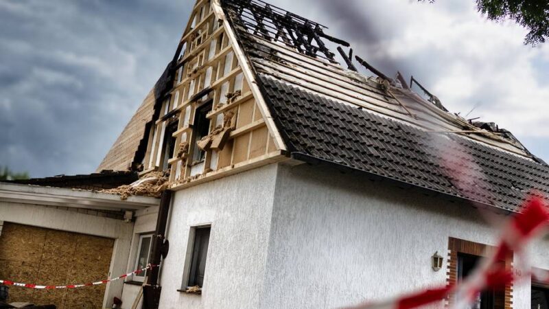 Nachbar startet Spendenaktion: „Es ist furchtbar“ – Familie verliert Haus nach Brand in Langenfeld