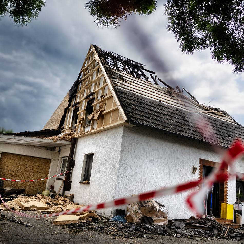 Nachbar startet Spendenaktion: „Es ist furchtbar“ – Familie verliert Haus nach Brand in Langenfeld