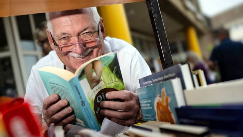 Lesen in Langenfeld: Förderverein verkauft über 1000 Bücher für die Stadtbibliothek