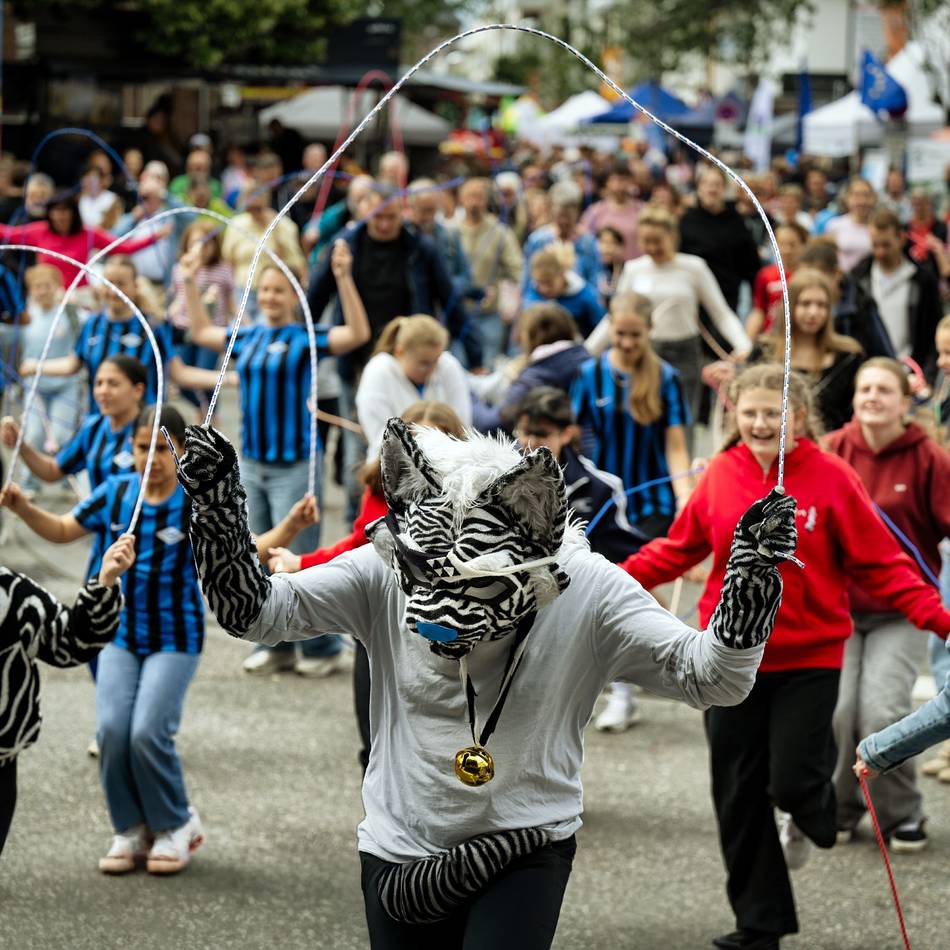 Drei Tage Programm in der Innenstadt: Monheimer Stadtfest ist bunt, fröhlich, nostalgisch – und begeistert Tausende