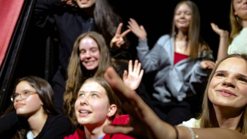 Ulla-Hahn-Gesamtschule: So kreativ verarbeiten Monheimer Schüler ihre Lebenswelt auf der Bühne