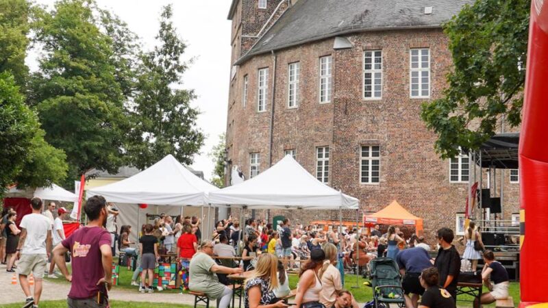 Familientag in Moers: Schlossplatz wird zur großen Bühne für Kinder
