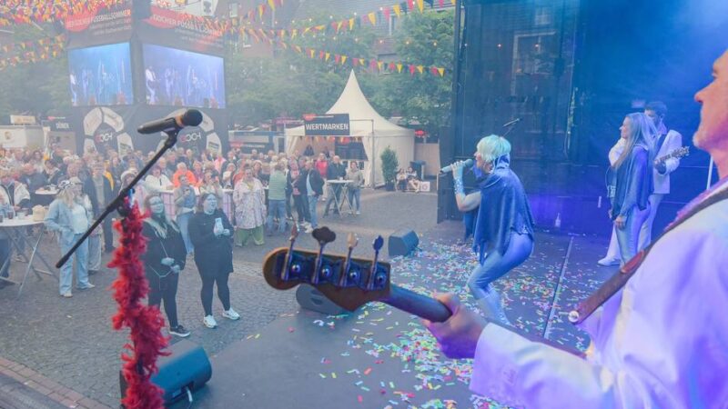 70er-Jahre-Feeling am Niederrhein: „Abba Fever“ heizt den Gocher Fußball-Sommer an