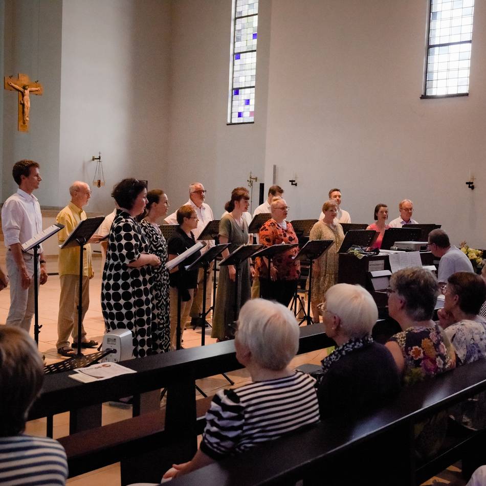 Motto „Jeder kann singen“: Kühle Kellener Kirche tolles Konzerthaus für RP-Chor