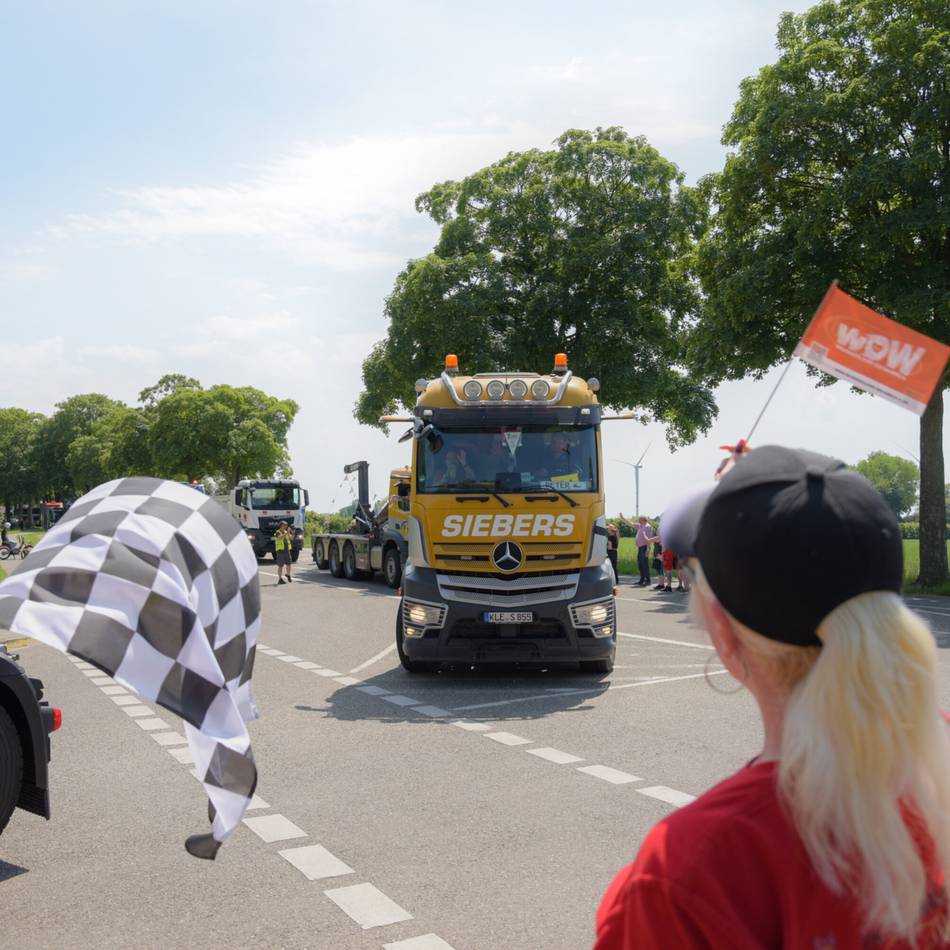 Wunderland on Wheels in Kalkar: Kernige Trucker sorgen für strahlende Kinderaugen