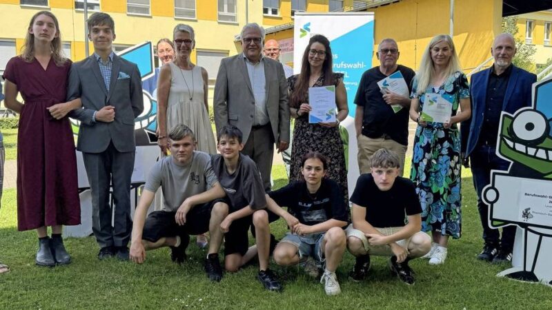 Bildungseinrichtung in Leverkusen: Schule an der Wupper erhält Berufswahlsiegel und dickes Lob