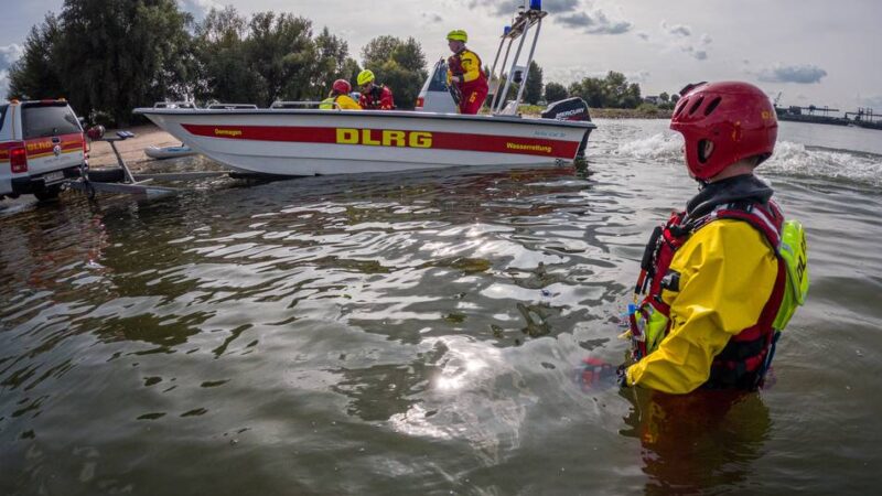 Zwei Hubschrauber in Zons im Einsatz: 43-Jähriger löst Großeinsatz am Rhein aus