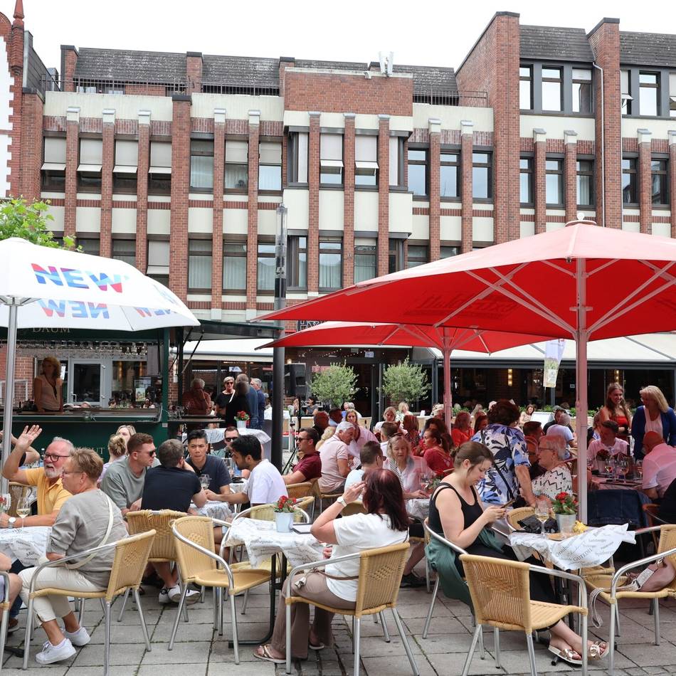 Weinfest am ersten Juliwochenende: Verkostung bei karibischen Klängen in Grevenbroich