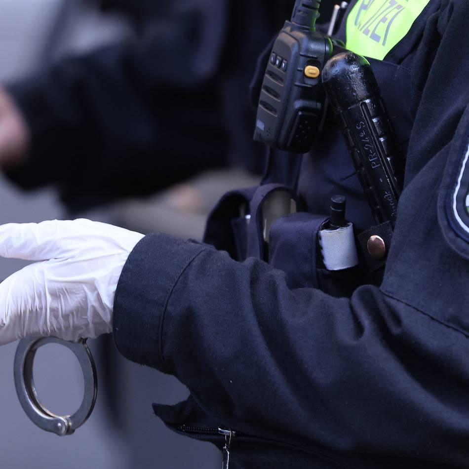Taten in Mönchengladbach: Fünf Festnahmen bei Razzia gegen Betrügerbande