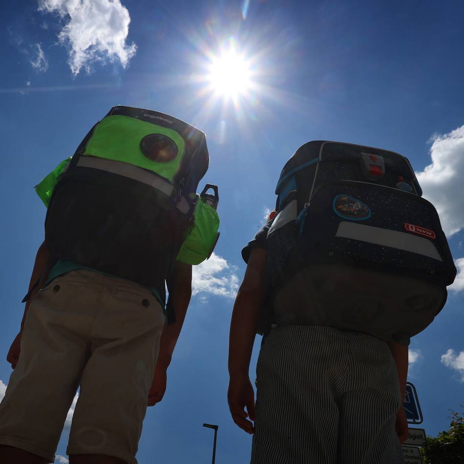 Auch Hausaufgaben werden erlassen: Hitzewelle in Düsseldorf – erste Schulen schicken Kinder früher nach Hause
