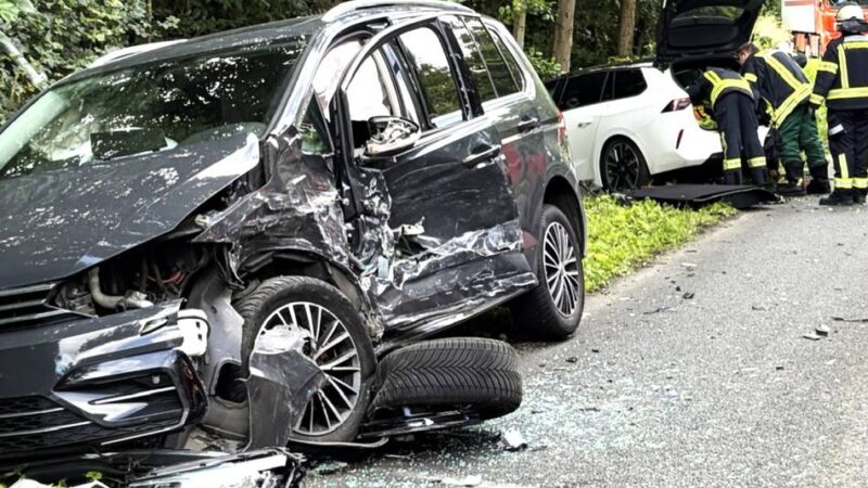 Unfall in Schwalmtal: Auto kollidiert frontal mit Wagen im Gegenverkehr