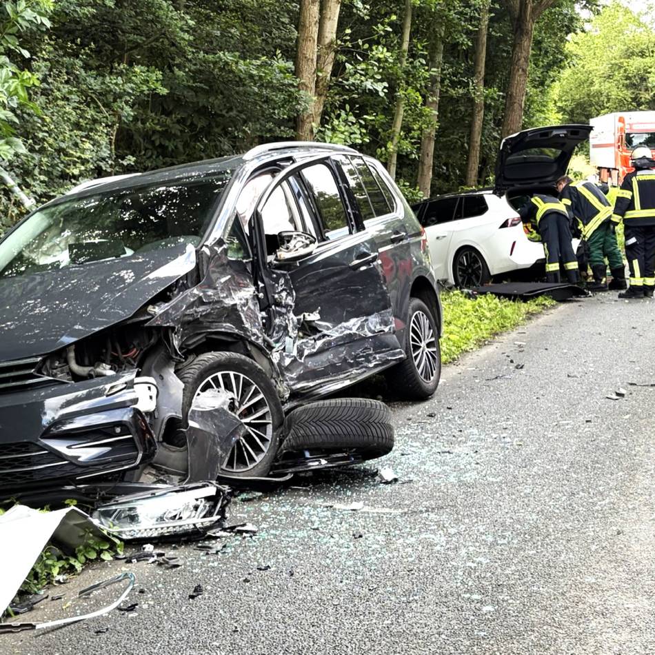 Unfall in Schwalmtal: Auto kollidiert frontal mit Wagen im Gegenverkehr