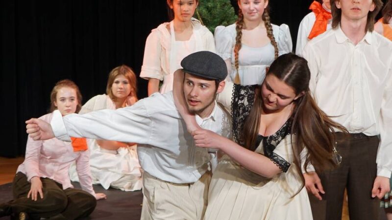 Premiere im Kreschtheater Krefeld: Frauenfragen auf der Drehscheibe