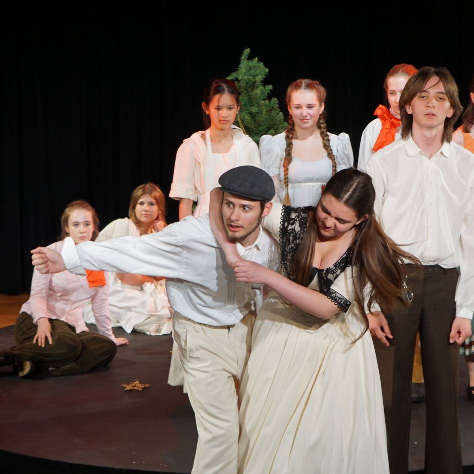 Premiere im Kreschtheater Krefeld: Frauenfragen auf der Drehscheibe