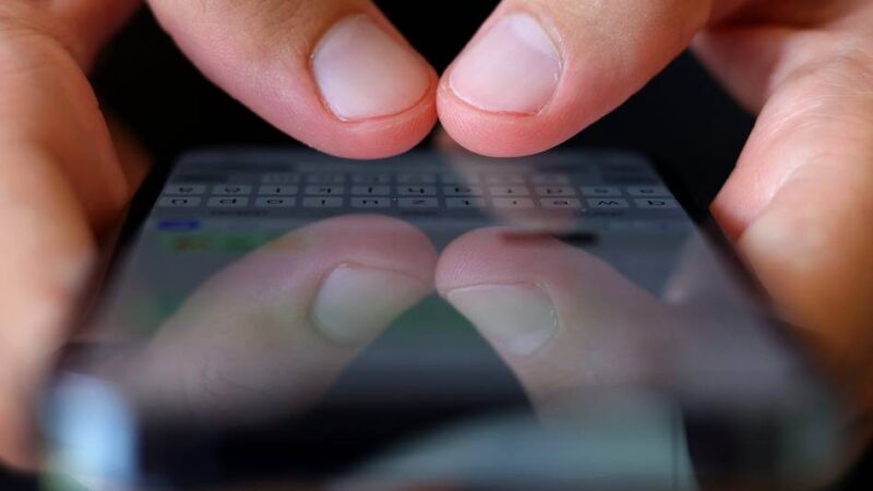 Sextortion im Oberbergischen Kreis: Flirt endet mit Erpressung: Polizei warnt vor Sextortion-Masche