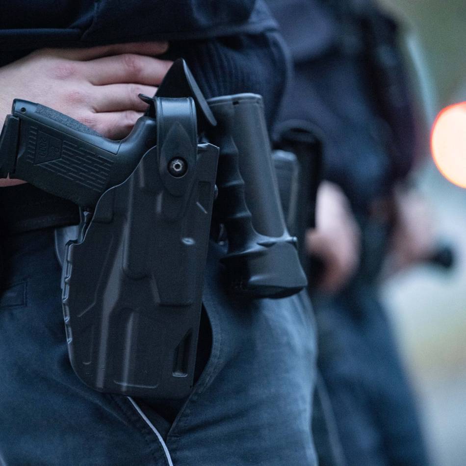 Umstände noch unbekannt: Polizei schießt auf Frau in Rheydt