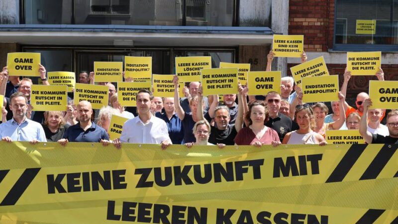 Protest in Mettmann: Stadtverwaltung demonstriert gegen kommunale Finanzkrise