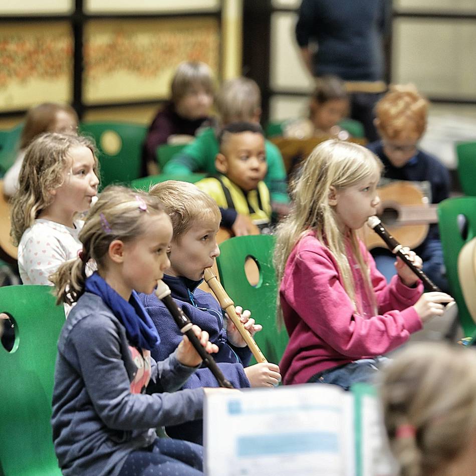 JeKits in Mettmann: Grundschulkinder zeigen ihr Können auf der Bühne
