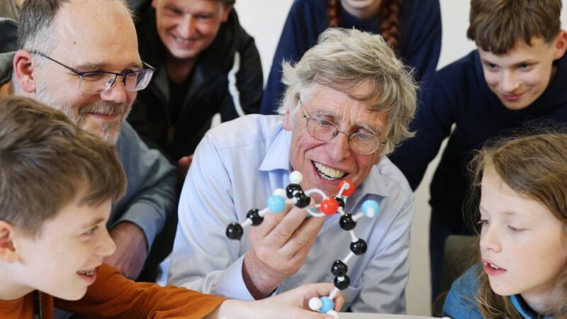 Jugend forscht NRW: Hildener Chemie-AG glänzt beim Landeswettbewerb mit zwei Spitzenplätzen