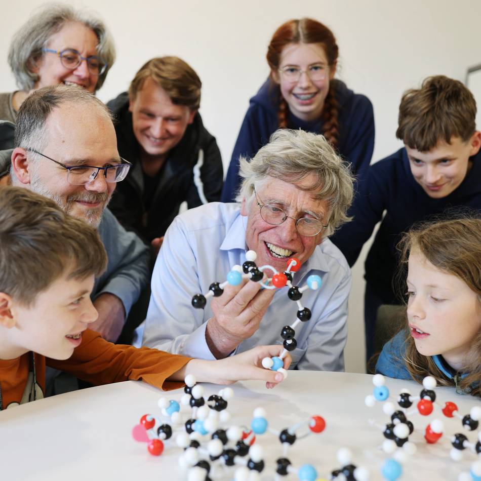 Jugend forscht NRW: Hildener Chemie-AG glänzt beim Landeswettbewerb mit zwei Spitzenplätzen