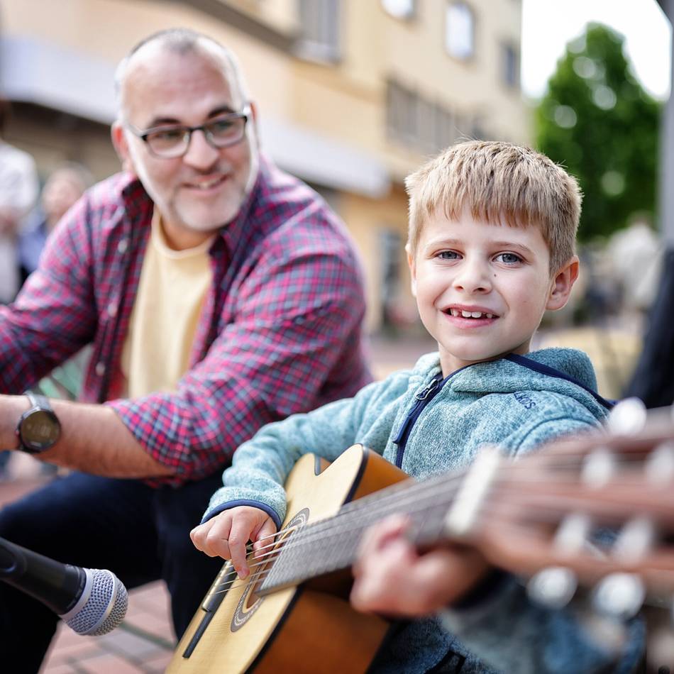 Bürgerfestival in Hilden: Kinder und Jugendliche musizieren auf der Mittelstraße