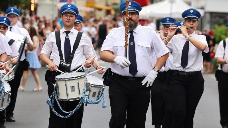 Schweißtreibende Tradition in Mettmann: Die Schützen legten ihre Uniform ab