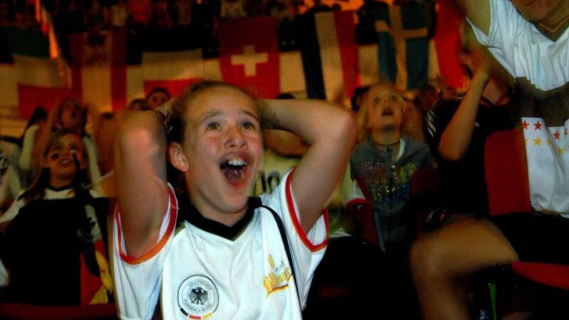 Public Viewing im großen Saal: Konzert- und Bühnenhaus Kevelaer wird zur WM-Arena