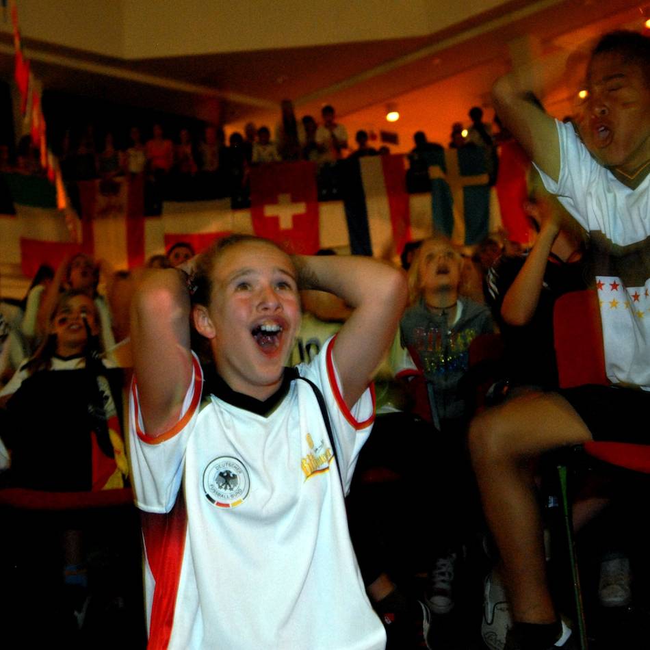 Public Viewing im großen Saal: Konzert- und Bühnenhaus Kevelaer wird zur WM-Arena
