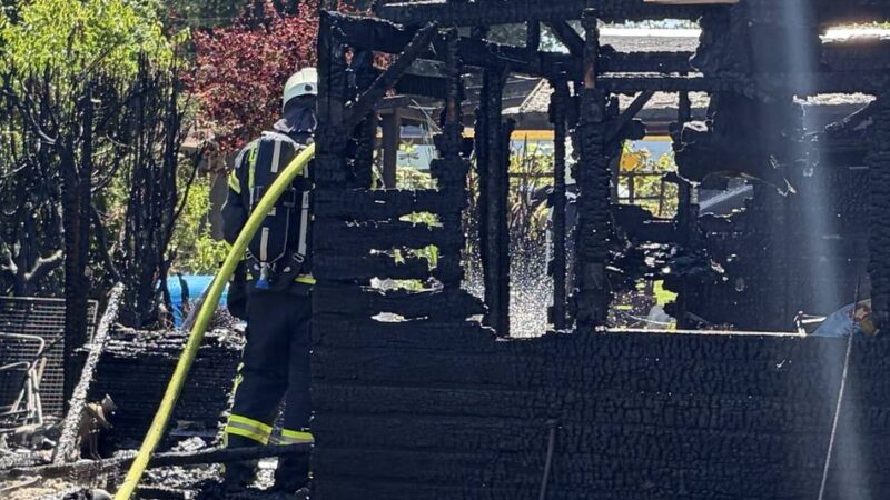 Feuer in Breyell: Gartenlaube brennt komplett nieder