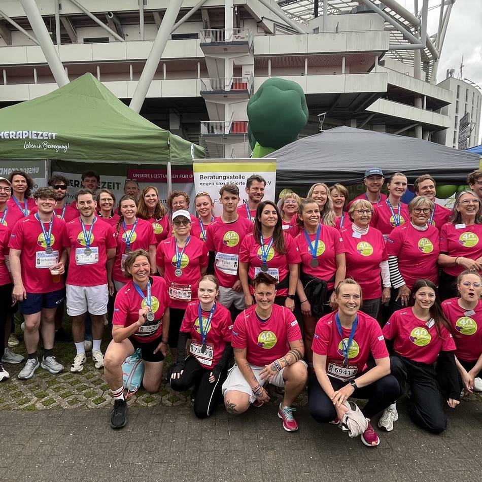 EVL-Halbmarathon in Leverkusen: Jubiläums-T-Shirts machen Frauennotruf sichtbar