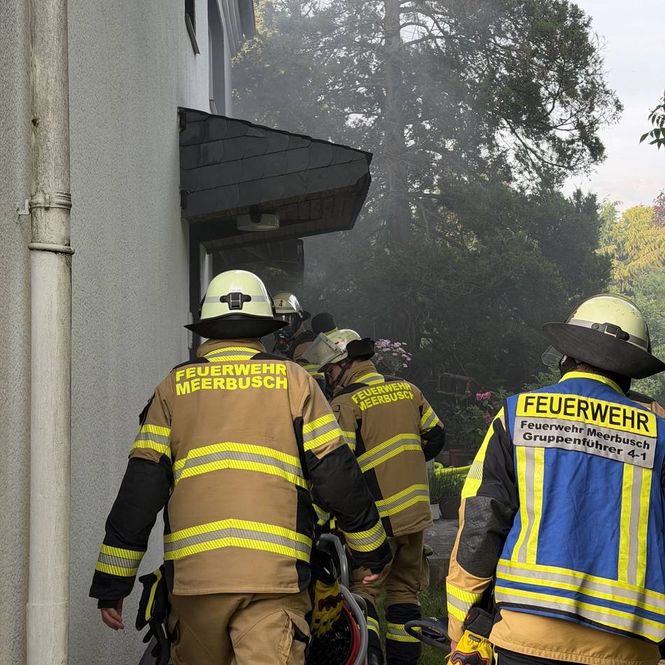 Powerbank in Meerbusch entflammt: Akku löst Küchenbrand aus – Feuerwehr unterbricht Abschiedsparty