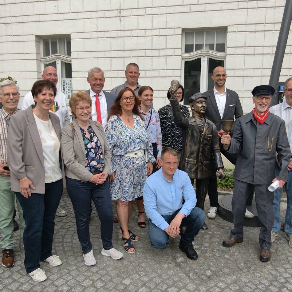 Feierliche Einweihung: Alpens letzter Ausrufer bekommt sein Denkmal
