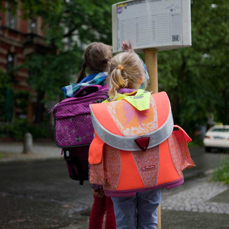 Modell läuft zum Schuljahresende aus: Deutschlandticket für 14 Euro – Dormagens Schüler dürfen weiter hoffen