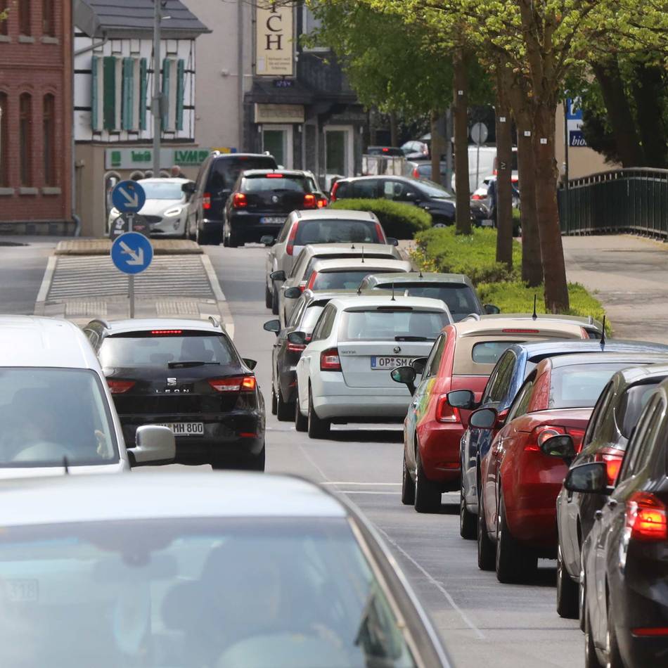 LKW-Lärm in Leverkusen-Schlebusch: Einstimmig – Politik beschließt Lärm-Prüfung in Schlebusch