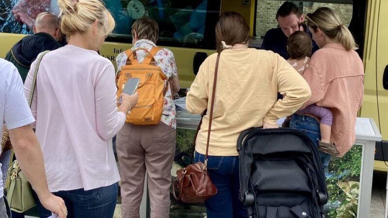 VSR-Gewässerschutz mit Labormobil in Willich : Willicher lassen ihr Brunnenwasser analysieren