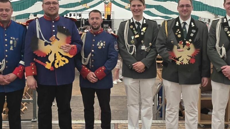 Neues Königshaus in Korschenbroich-Kleinenbroich: St. Sebastianus-Bruderschaft hat neuen König und Prinzen