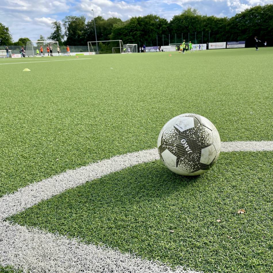 Fußballvereine in Wermelskirchen: „In den Farben getrennt, im Herzen vereint“