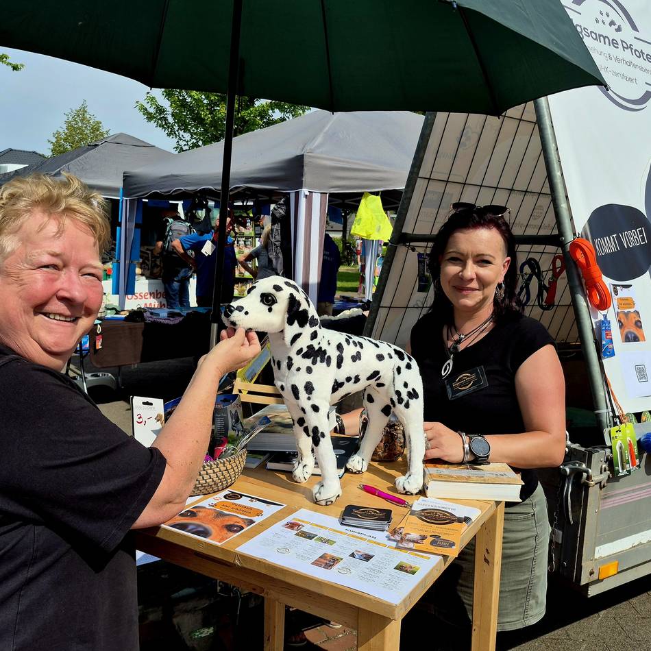 Am Samstag in Ossenberg: Zum Wochenmarkt „für Hund und Katz“ kommen auch Greifvögel