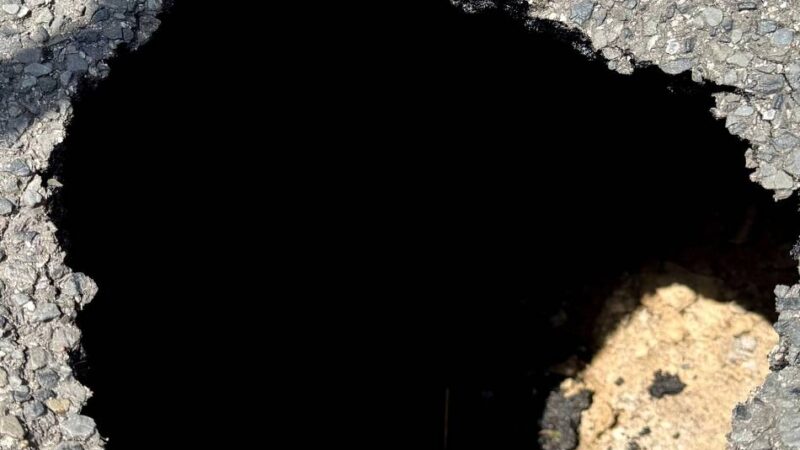 Auf dem Bromeledonk in Oppum: Ist das Krefelds tiefstes Schlagloch?
