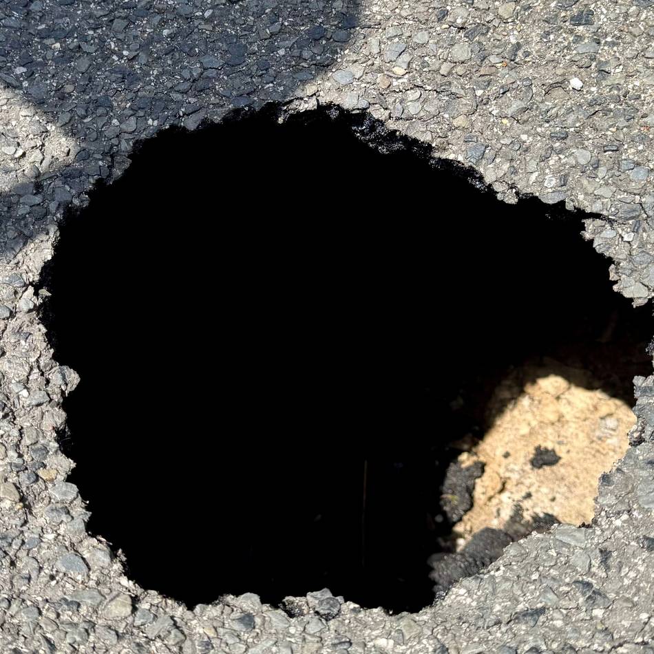Auf dem Bromeledonk in Oppum: Ist das Krefelds tiefstes Schlagloch?