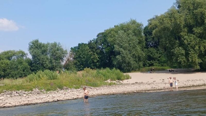 Unterwegs mit der DLRG am Rhein in Neuss: „Ich bin doch nur bis zu den Knien im Wasser“