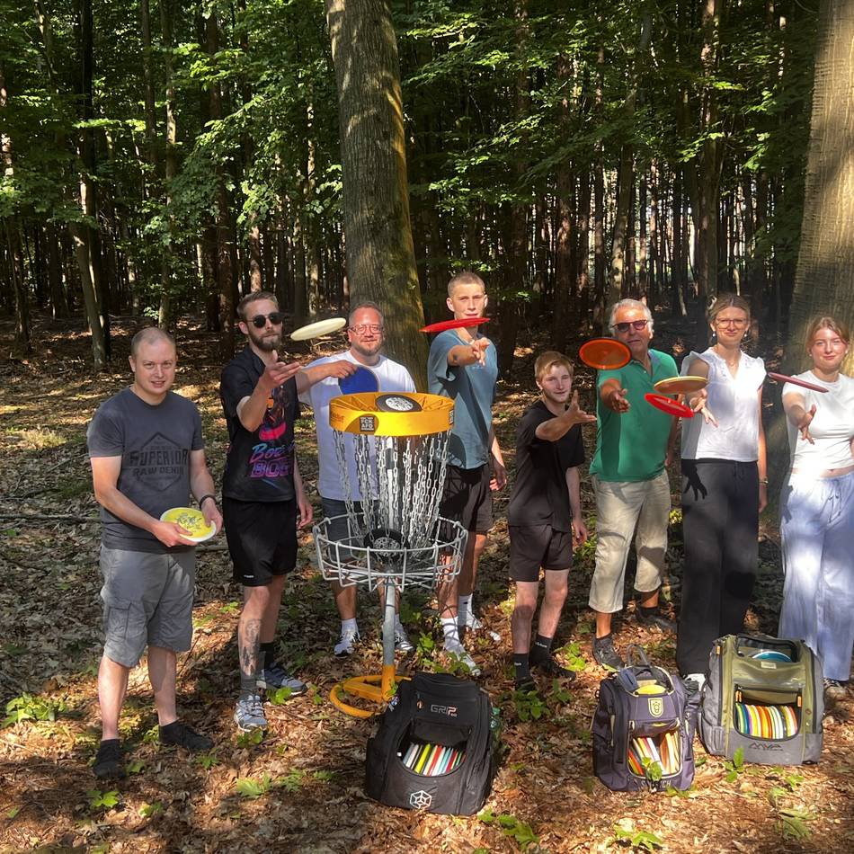 Trendsport in Alpen: Discgolfer suchen passende Fläche