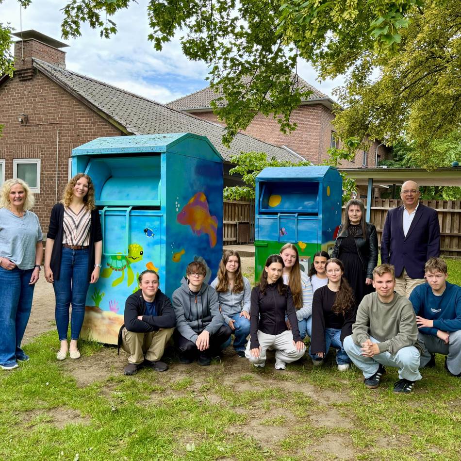 Kunstprojekt in Rheinberg: Montessori-Schüler gestalten Altkleidercontainer