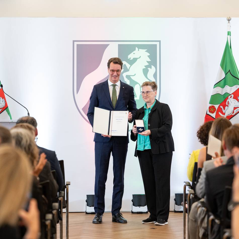 Engagement in Mönchengladbach: Heike Kivelitz erhält NRW-Landesverdienstorden