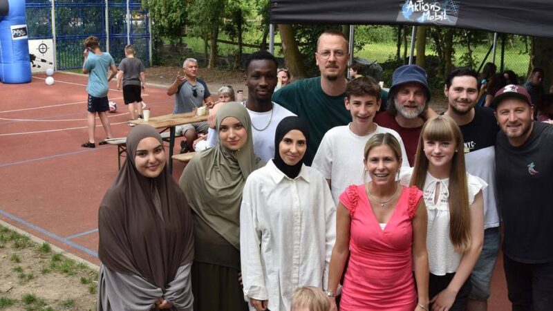 In Monheim: Neues Außengelände des Jugendklubs Baumberg eingeweiht