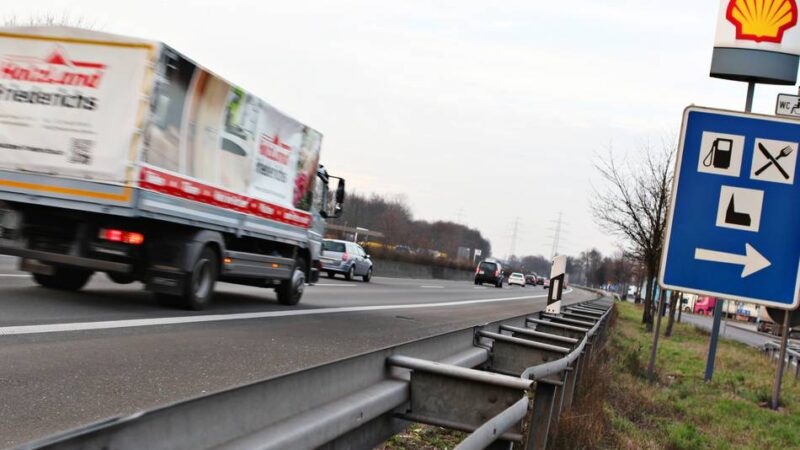 In den frühen Morgenstunden: Täter flüchtig – Diebstahl auf Rastplatz Nievenheim